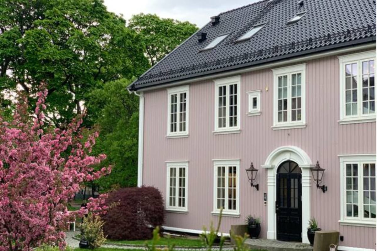 The Rose Retreat – elegant and cosy designer place gallery image 2