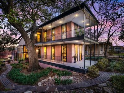 Rare 3-Story Victorian East Austin •Wildlife Oasis