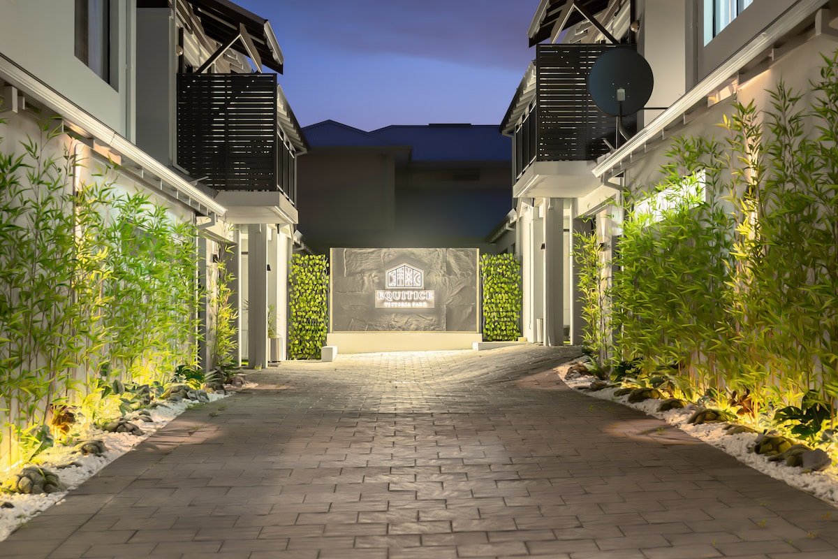 Equitice Autumn Moonlight Villa gallery image 5