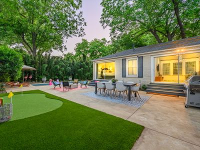 The Lyndzee-NEW Amazing 4 Bed Downtown Haven, Pool