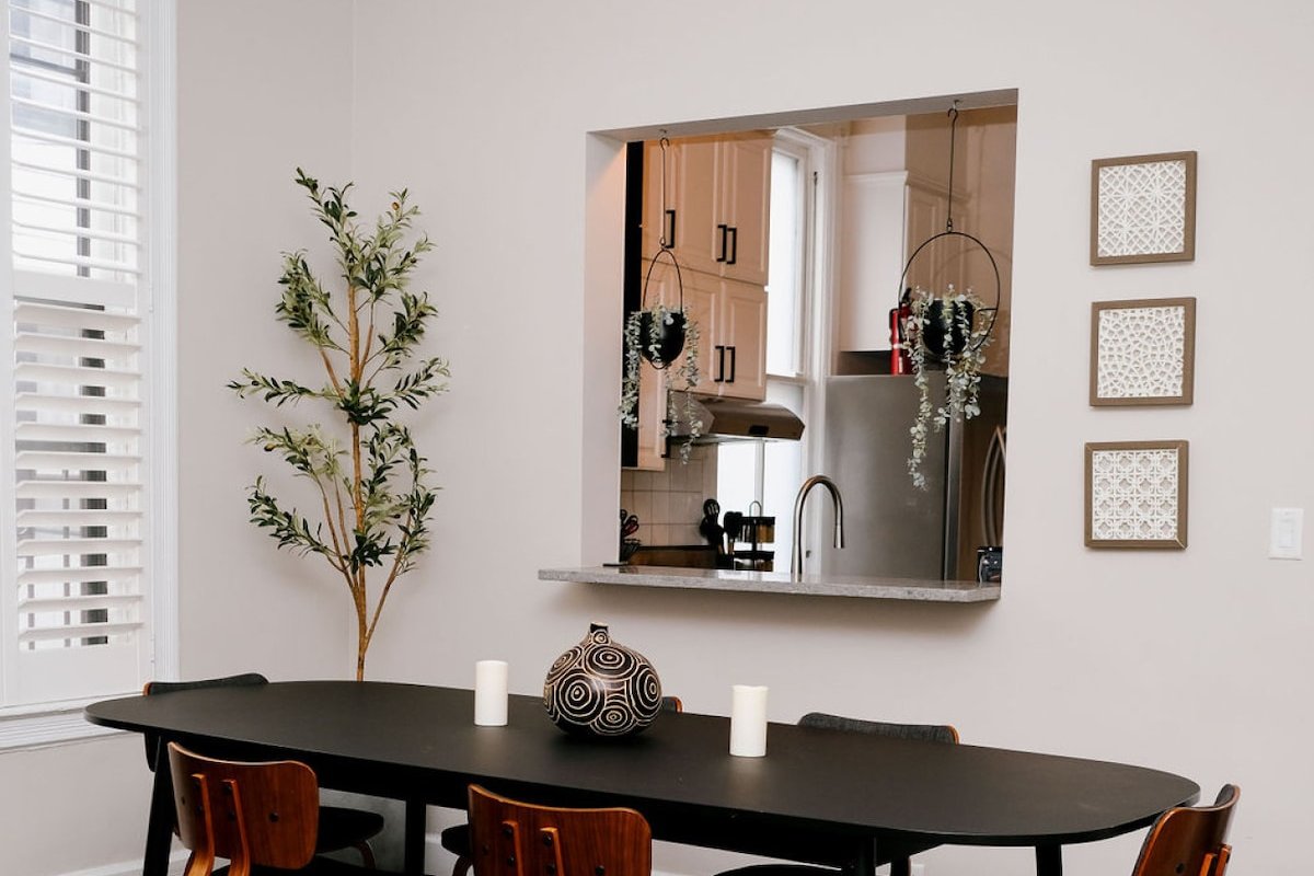 4 BR • Theater Room • Gym • Walk to Lincoln Park! gallery image 5