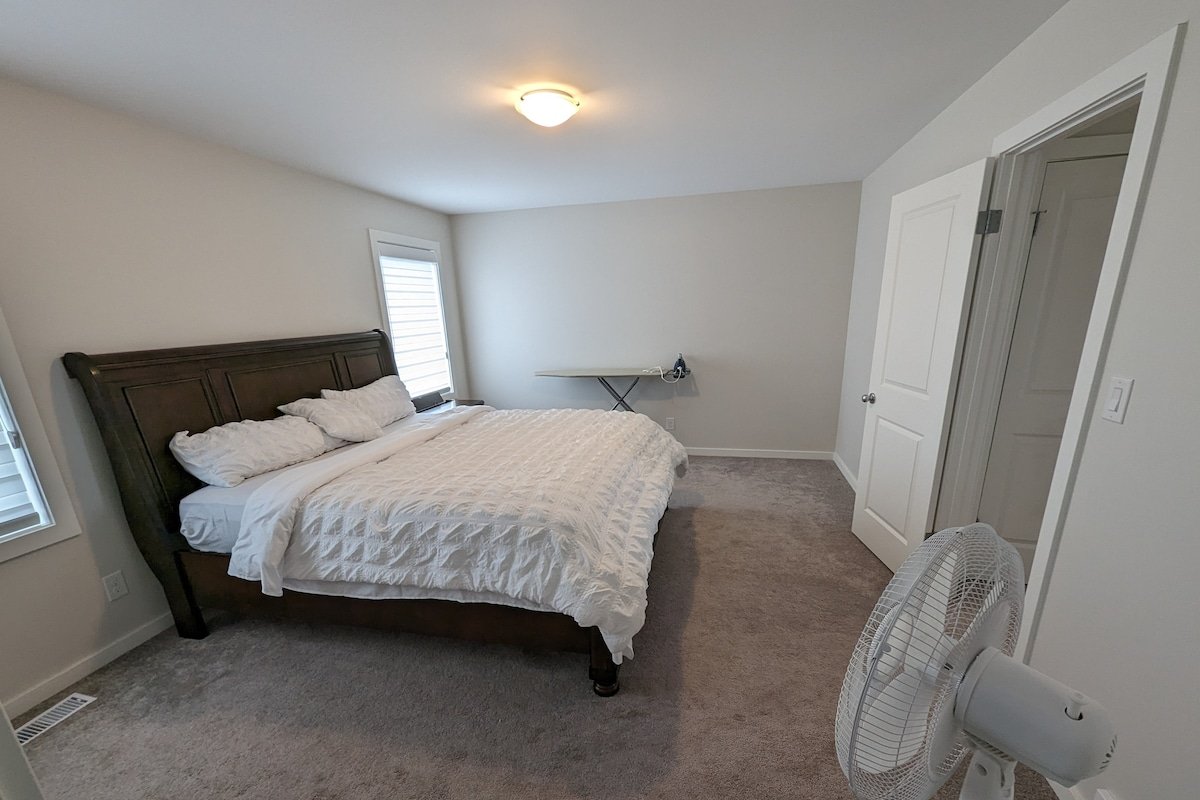 5 Bed 4 Bath 2500 sqft Clean and Elegant Home gallery image 5