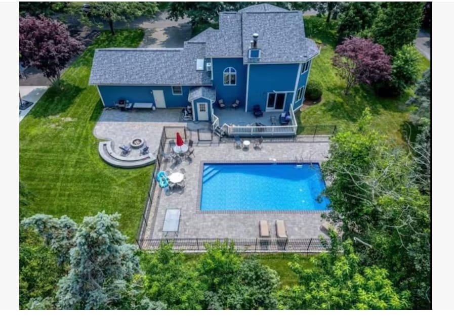 The Cozy Nest #2 – Pool|Fire Pit|10 min Newport gallery image 2