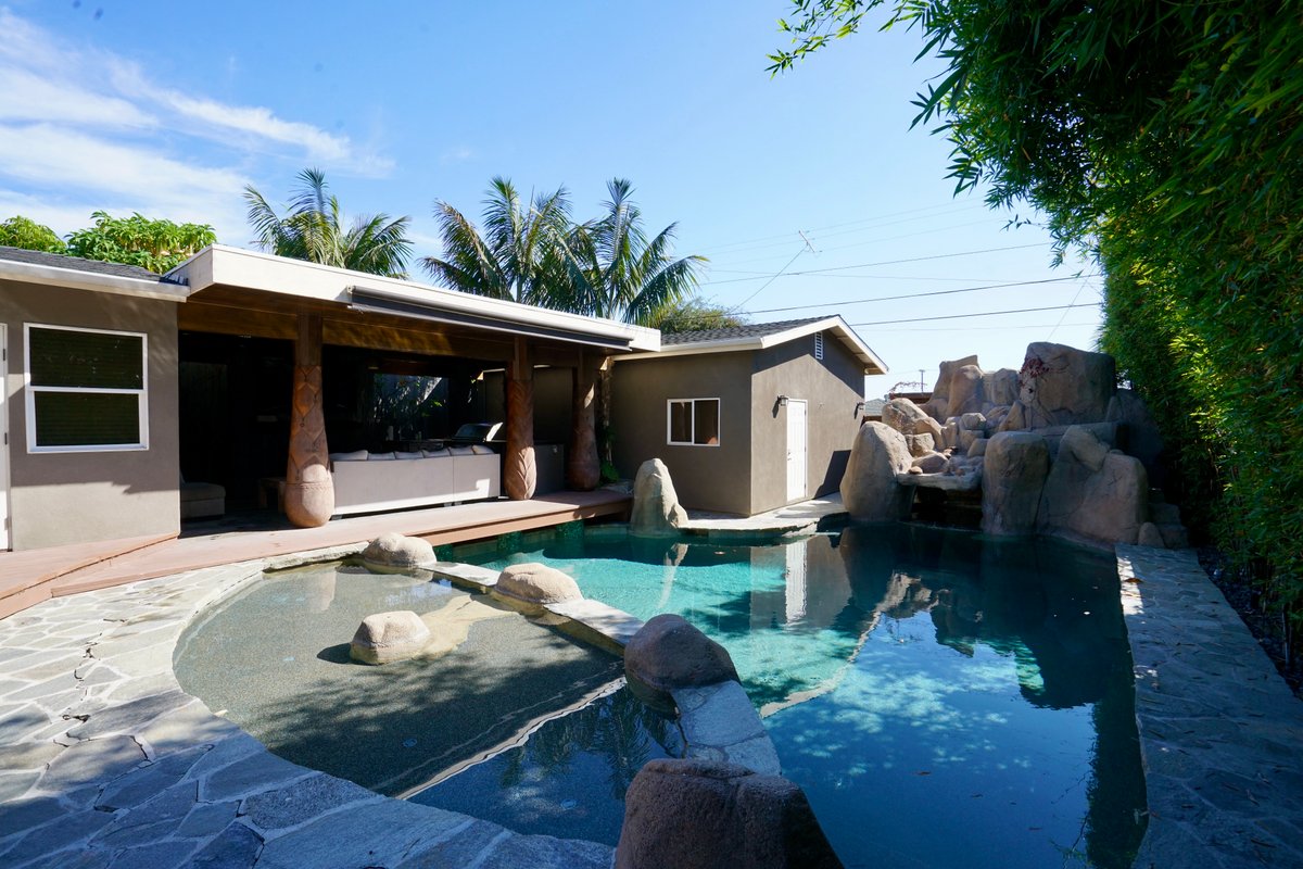 Tropical Vibes Near Beach! Jacuzzi Cave, 8 Beds!