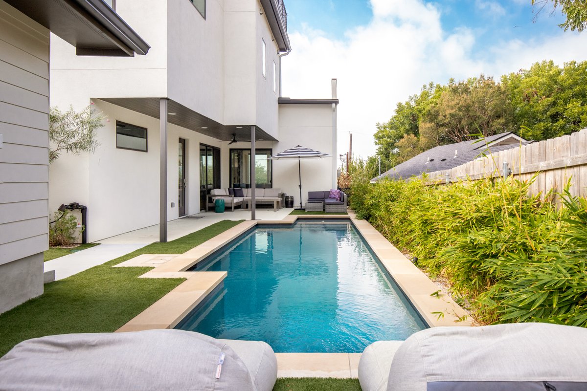 Modern Oasis in East ATX, Sleeps 8, Parking, Pool