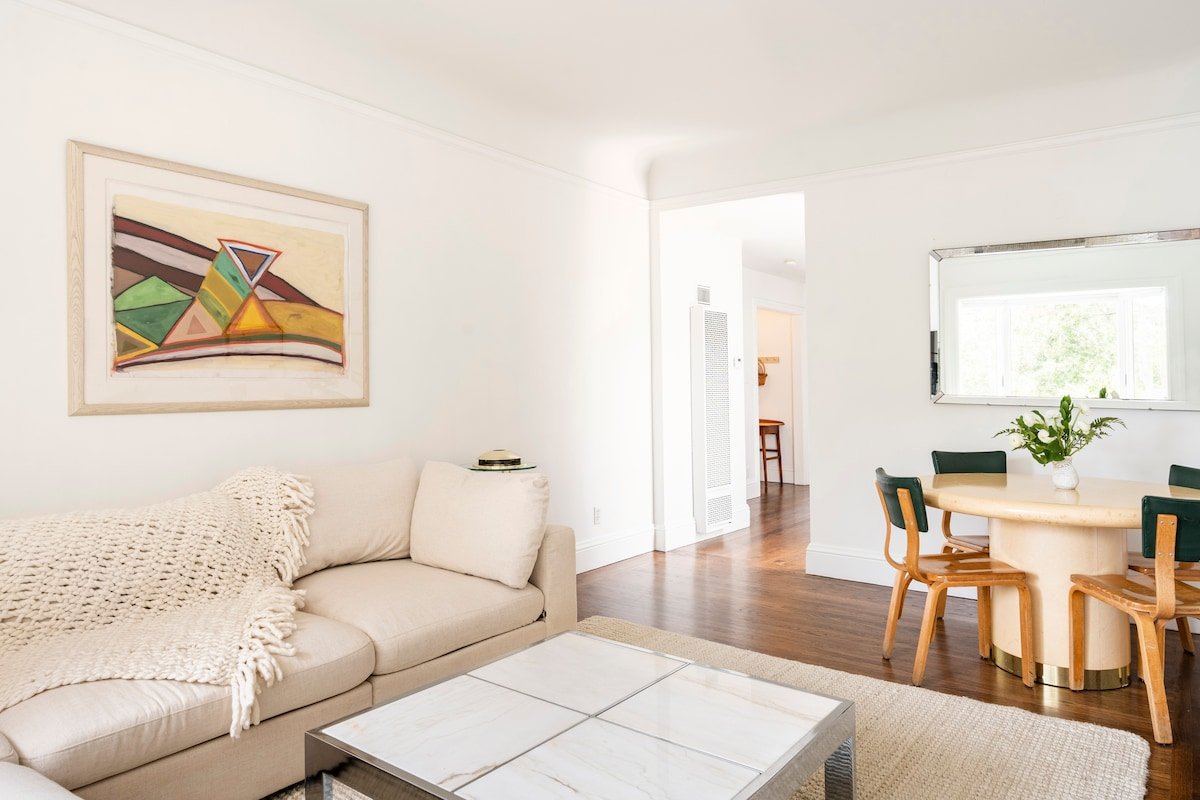 Mish Mish—sunshine central with garage parking gallery image 5