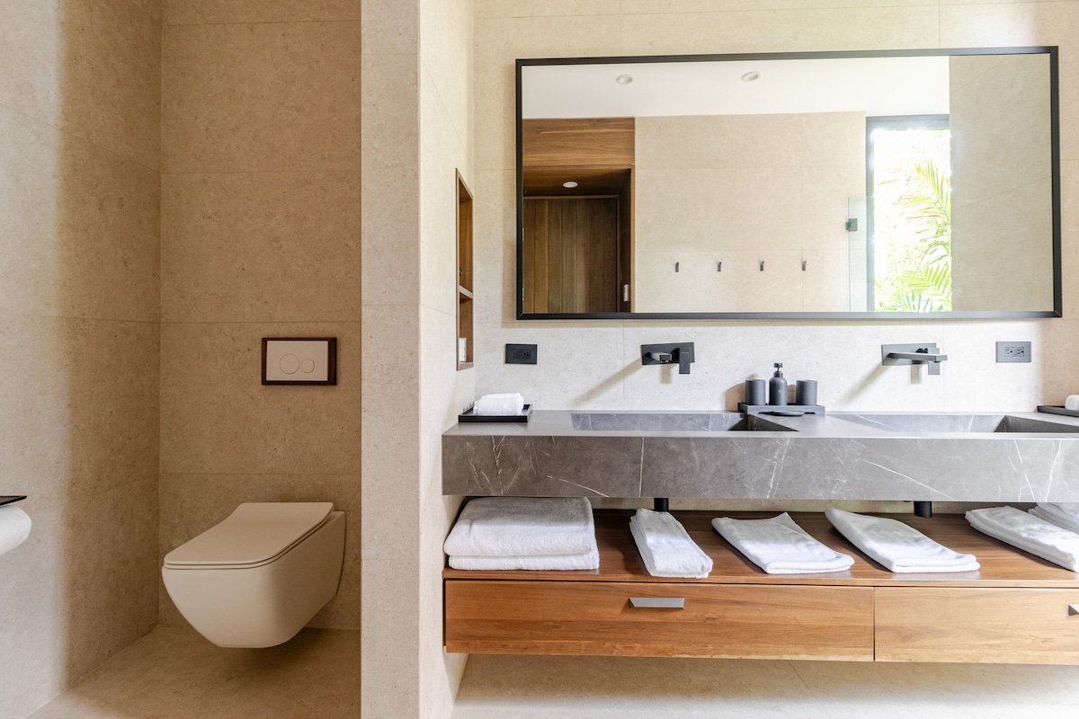 Nalani | Luxe- Semi Olympic Pool & Beach Access gallery image 4