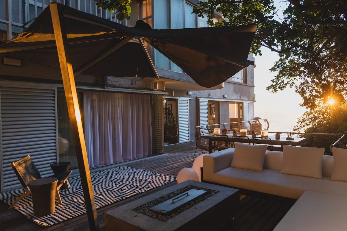 Bantry Bay Seaside Lux Apartment gallery image 3