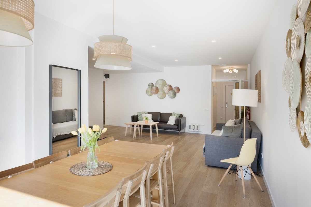 Spacious & Bright 4-Room Apartment in BCN Center gallery image 2