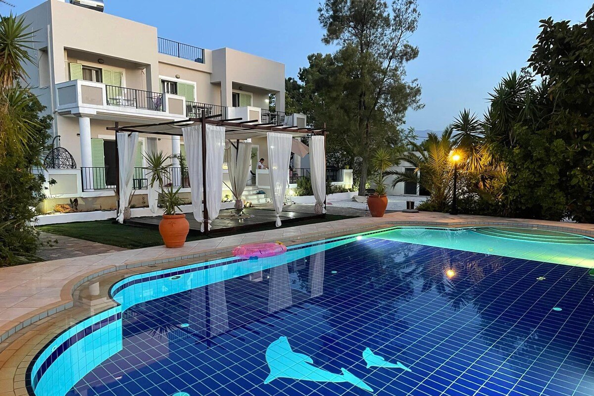 Big private pool ★Close to the beach★ Sea view gallery image 2
