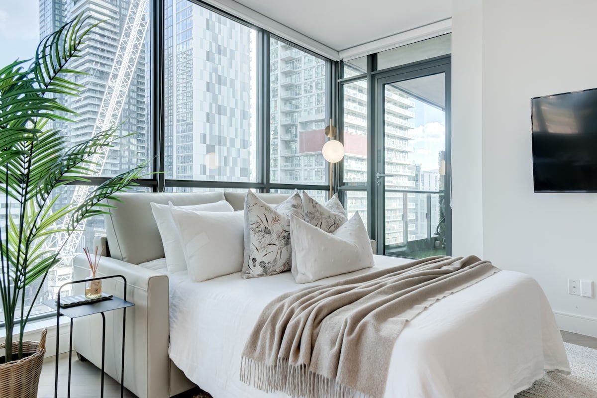 Chic & Spacious 2BR | Sleeps 6 gallery image 4