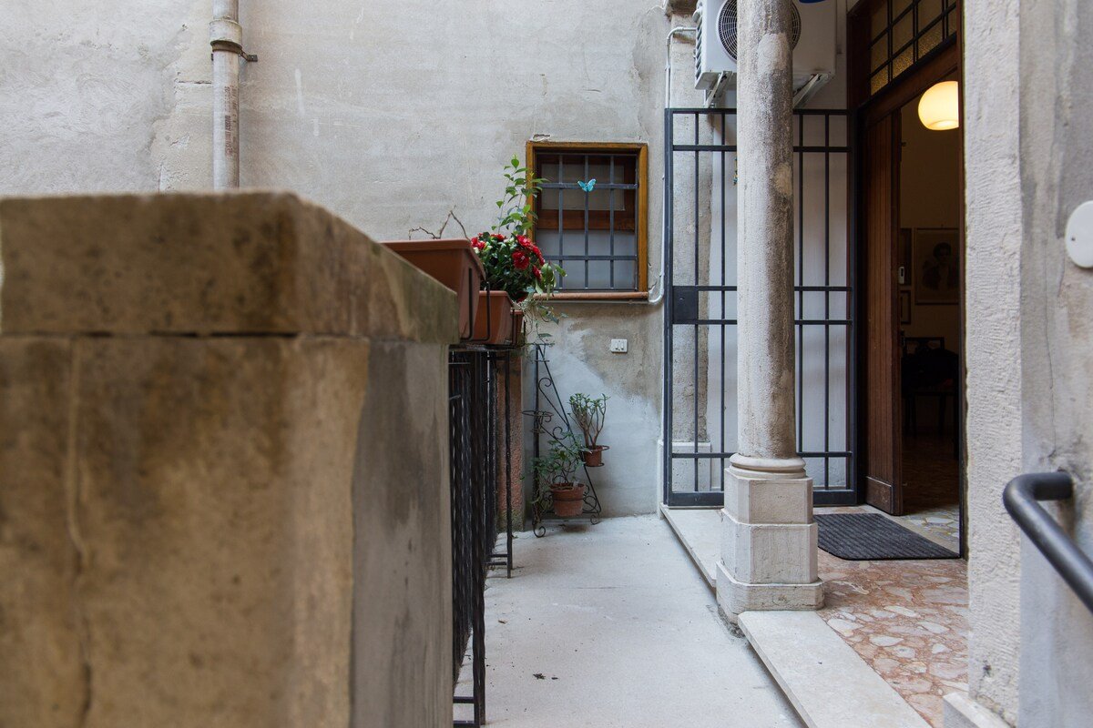 Truly Venice Apartment gallery image 4