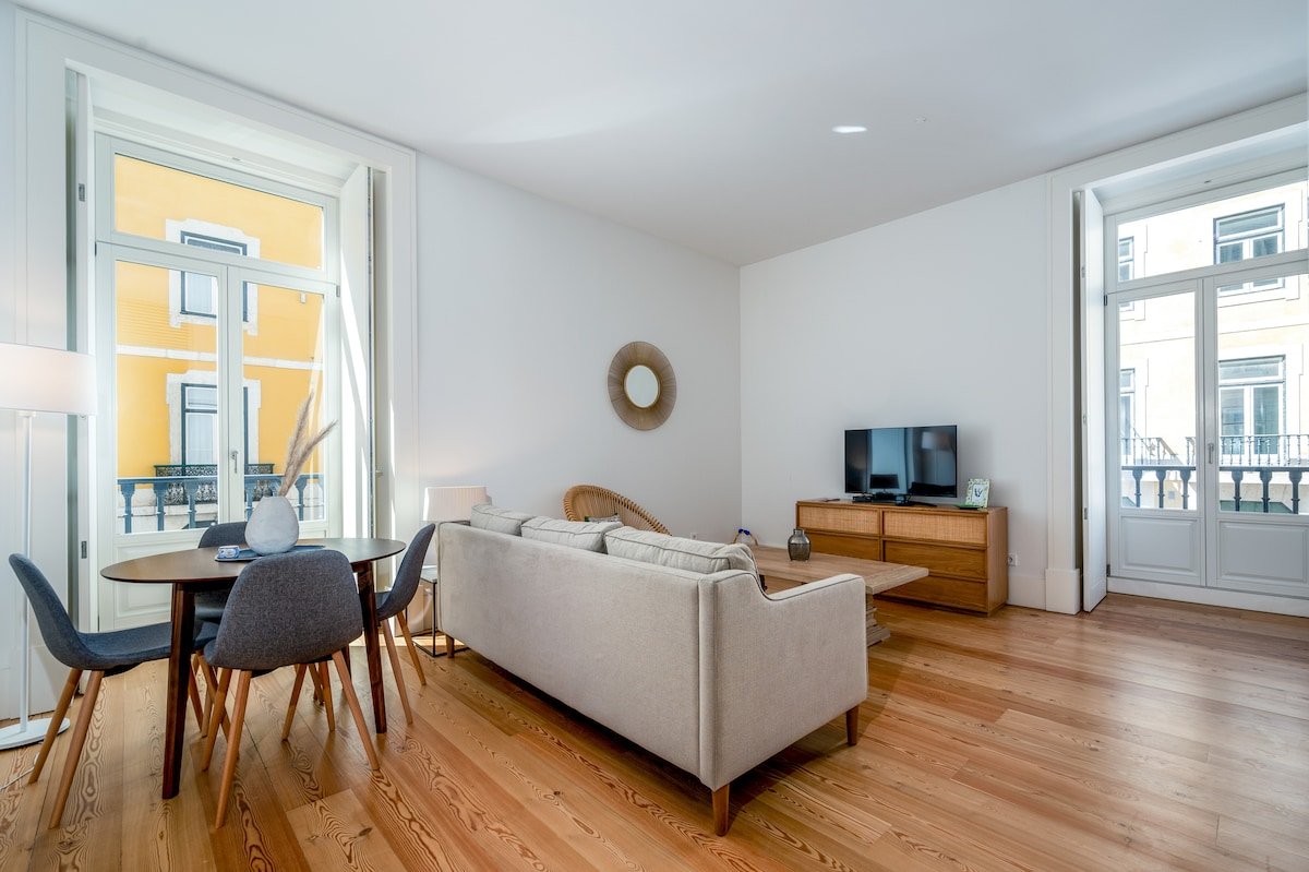 Arco Augusta A Amazing 2BED NEW APT@Praça Comercio gallery image 2