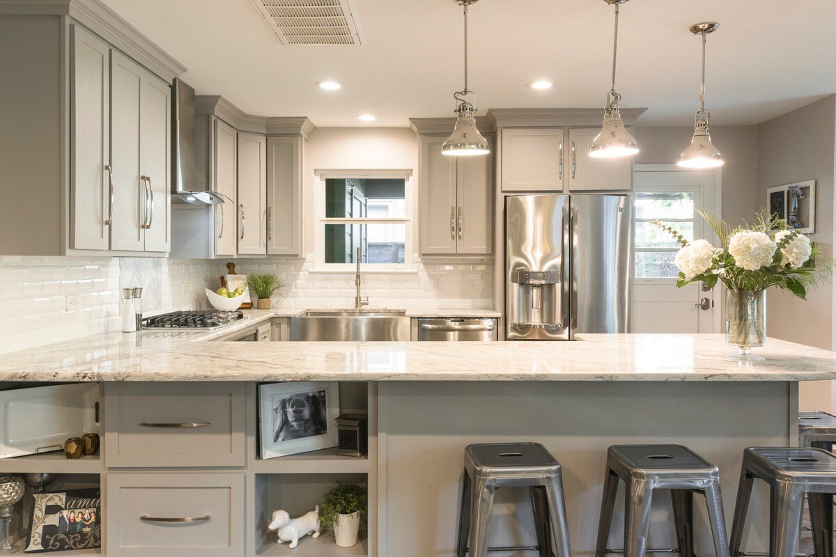 Ideal location for UT Football & great food! gallery image 3