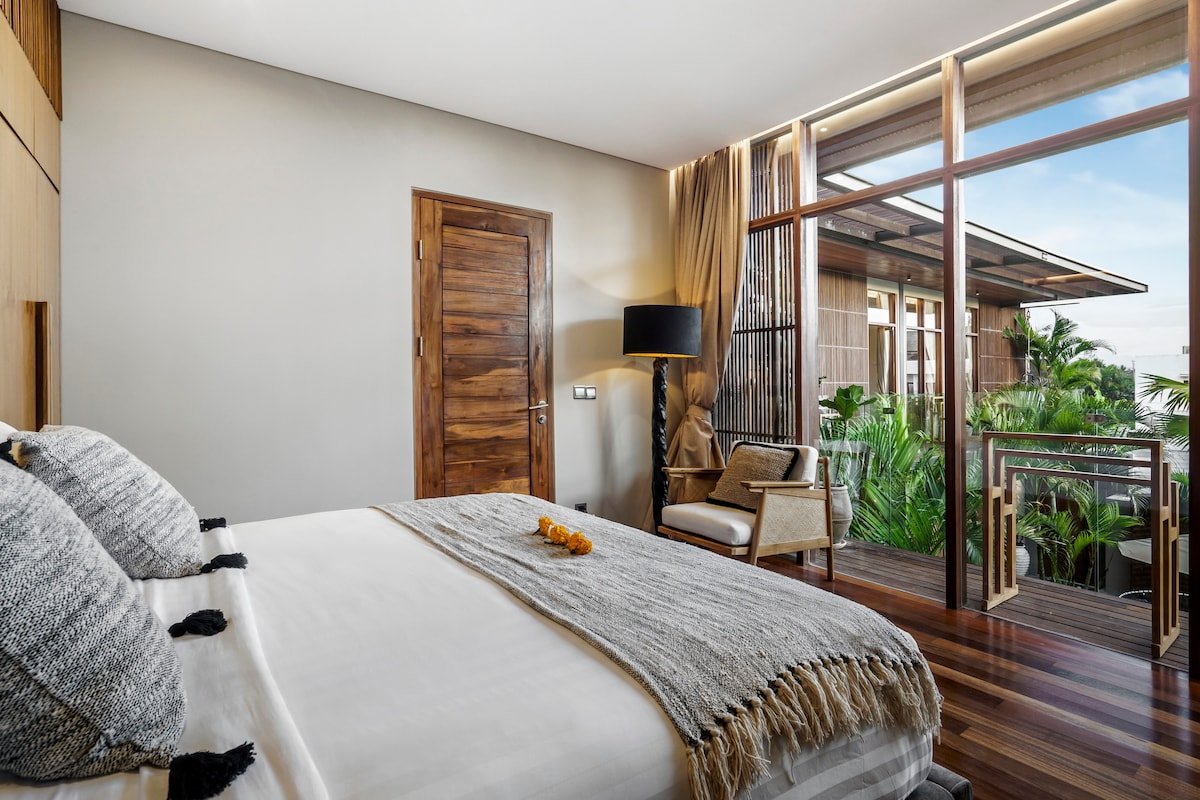 Luxury 6BR Villa, 400m to Canggu’s Finns Beach gallery image 5