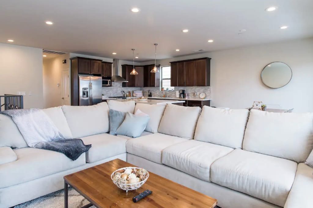 Spacious Living in San Francisco gallery image 3