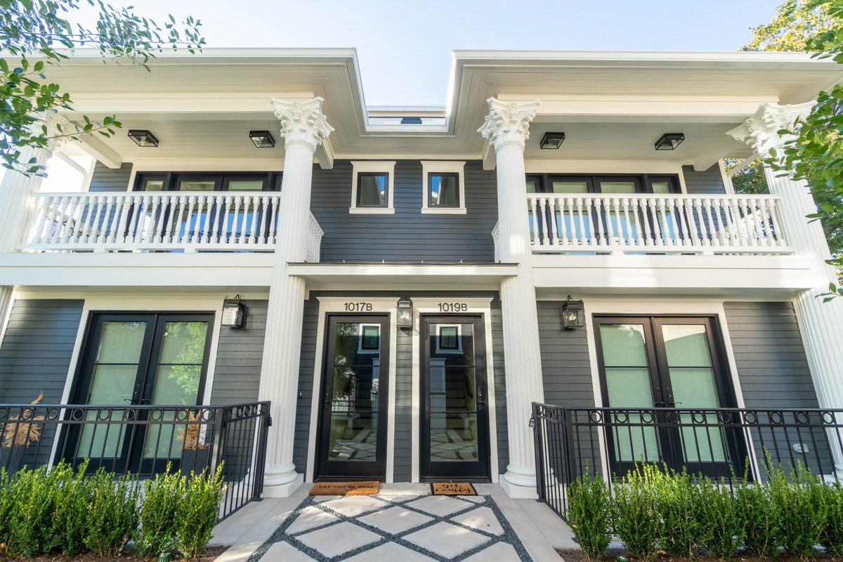 Beautiful Bishop Arts Townhouses: Sleeps 16 People