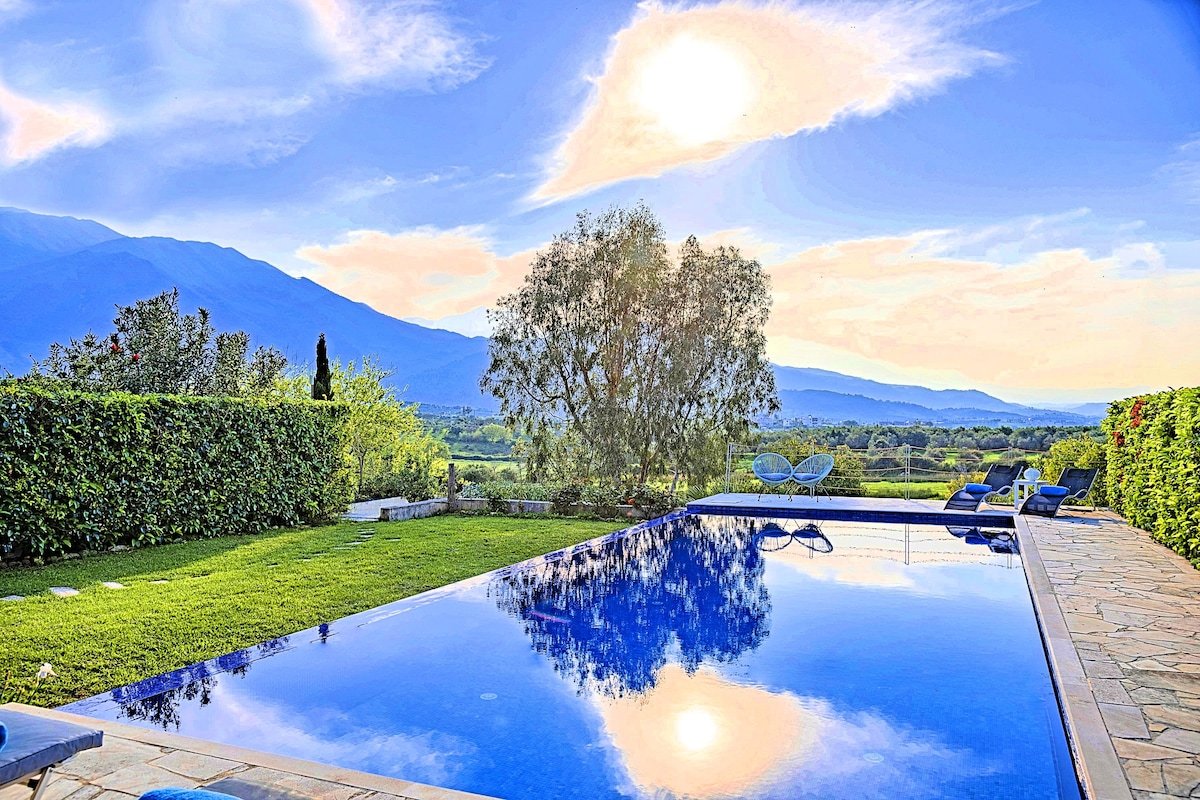 Cretan Mansion Heated Pool gallery image 4