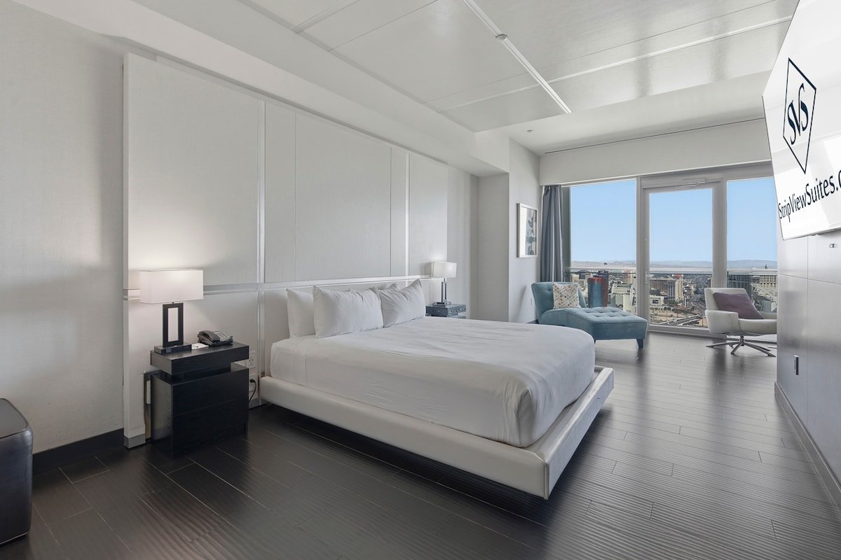 PH5704 Penthouse | Pool & Poker Table | Strip View gallery image 2