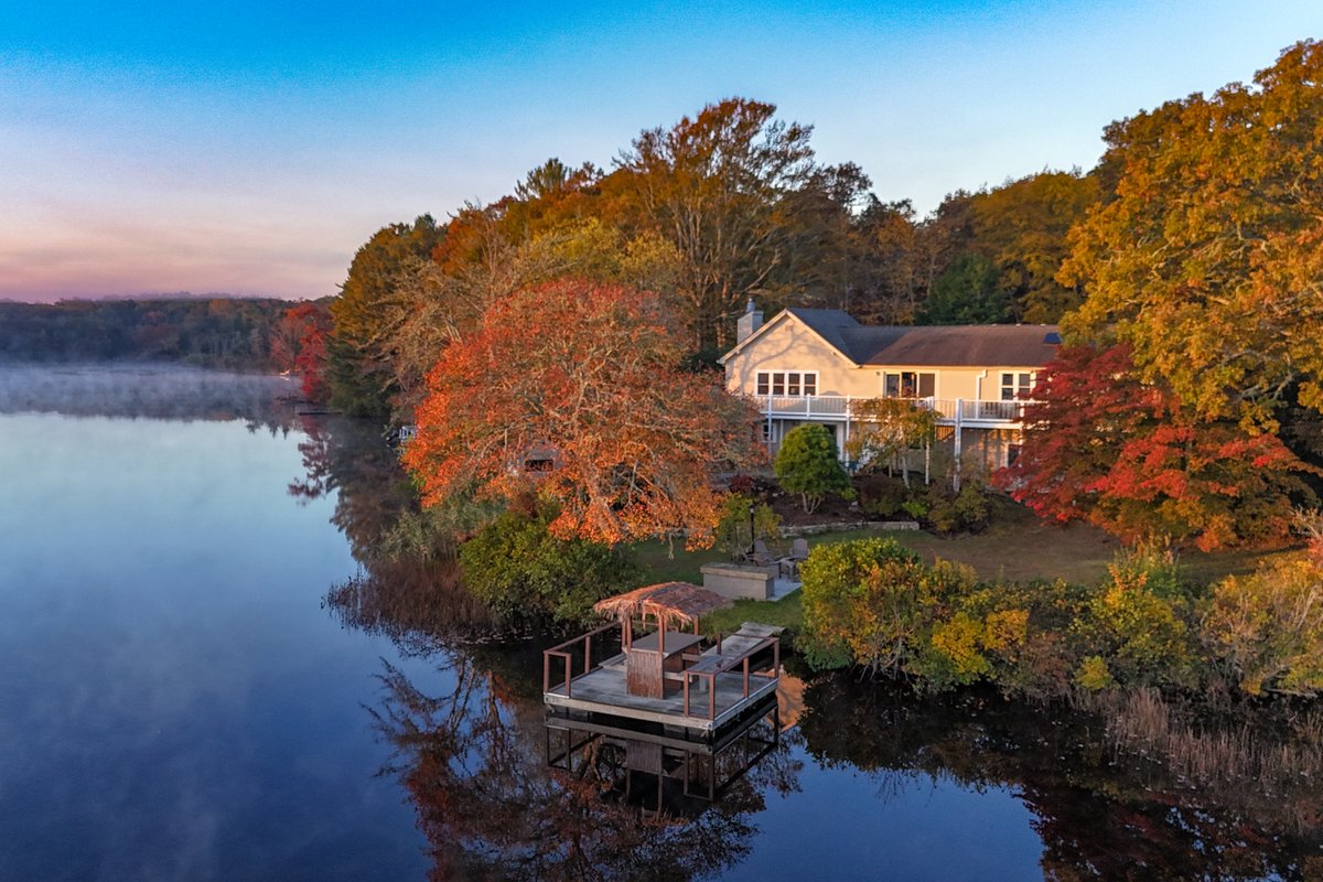2 Acre Lakefront Getaway (Sauna/Firepit/Kayaks)