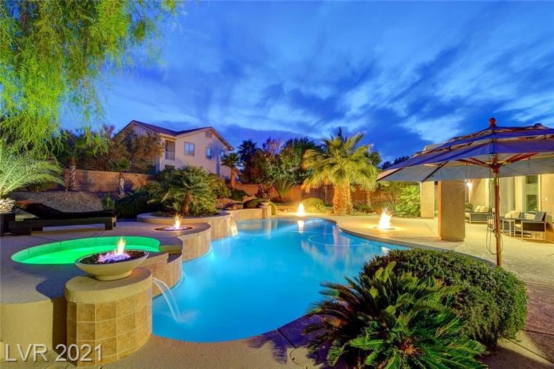 SPECTACULAR HOME WITH PRIVATE POOL AND MINI GOLF! gallery image 2