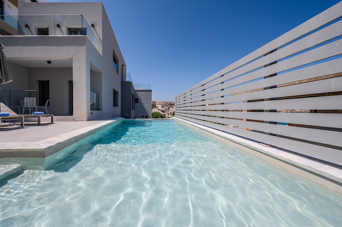 ArtCotel luxury villa,near beach and all amenities gallery image 3