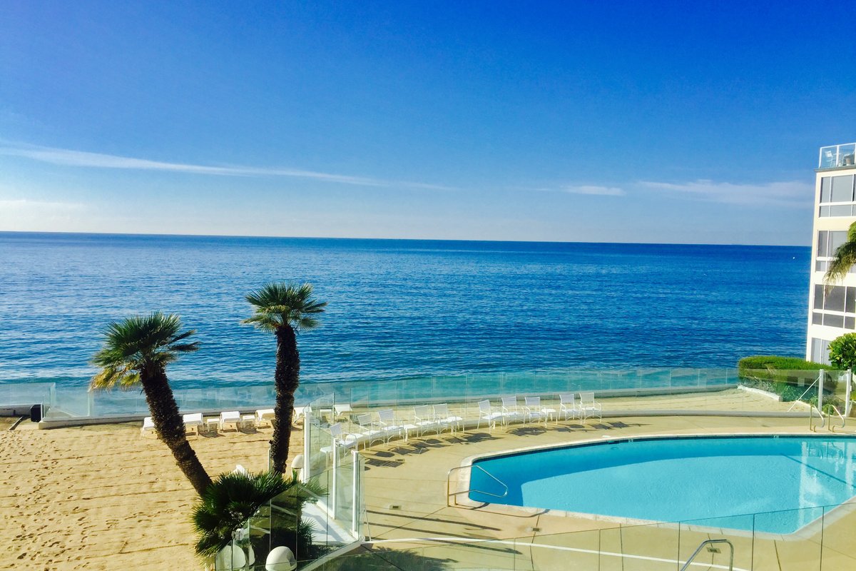 Newly Renovated Oceanfront Carbon Beach Escape