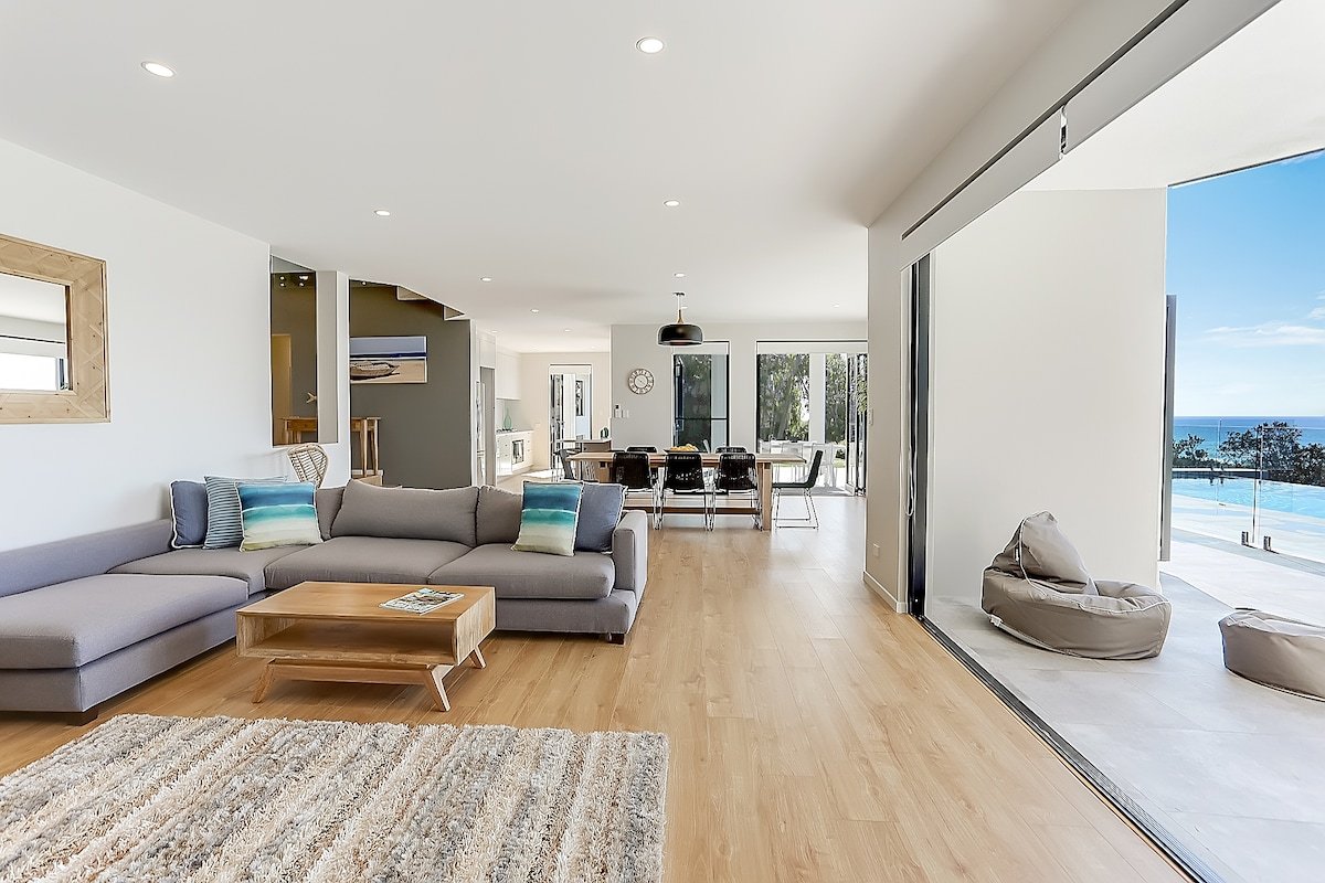 Castaways Beach Escape (4 bedroom) – Ocean Views gallery image 4