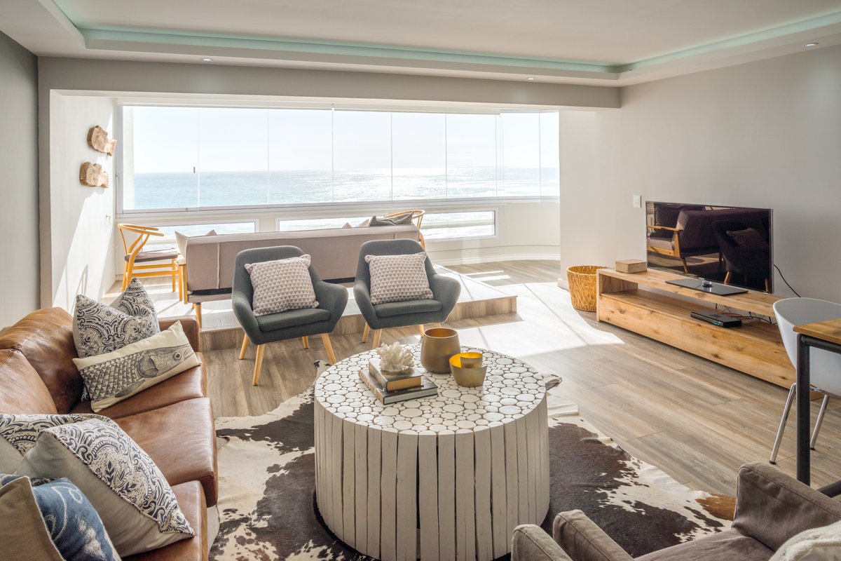 Sea Point Beach Front Gorgeous Apartment