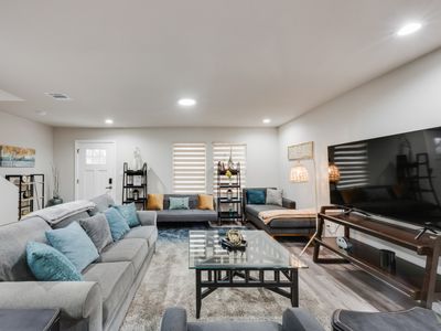 Happy big Home with 2 living area near Stockyards