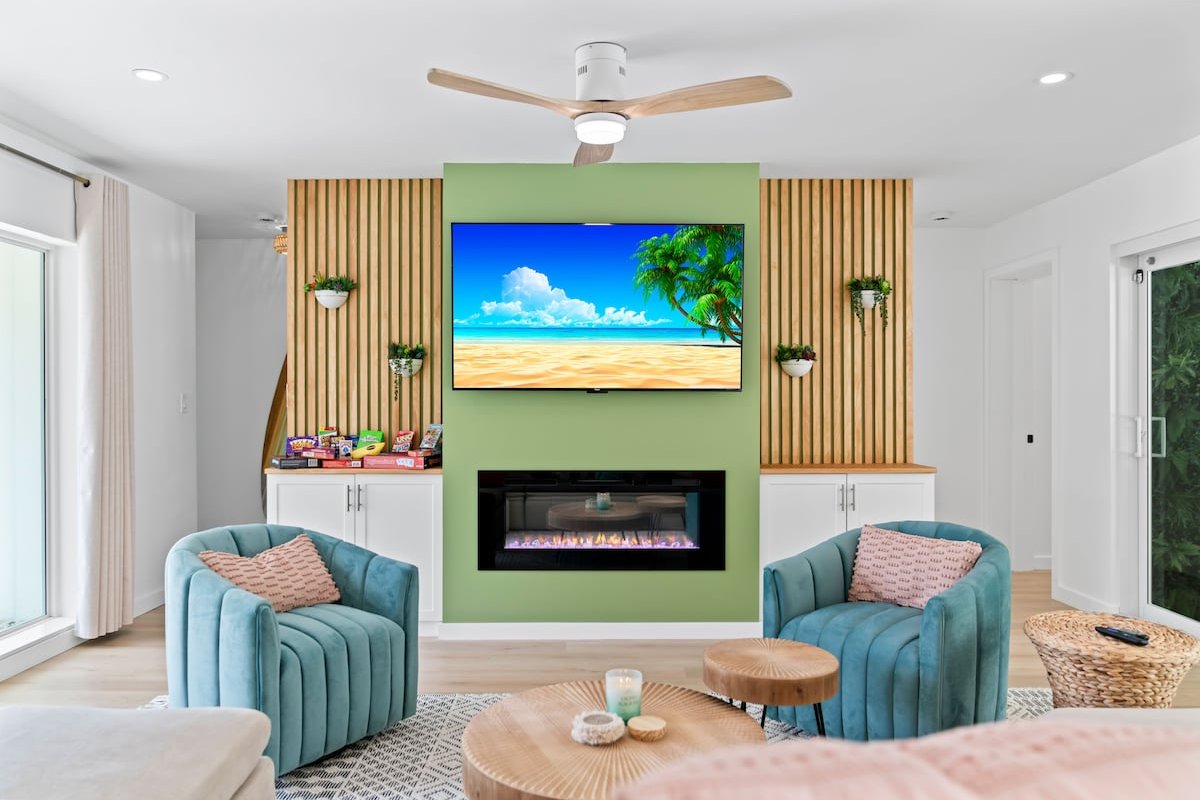 Walk to Beach-Heated Pool-Bikes-Quiet Neighborhood gallery image 3