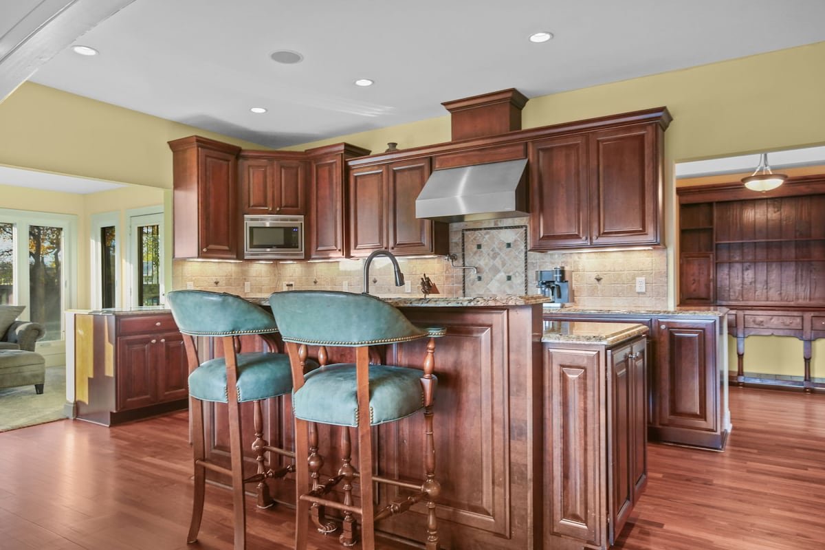 Executive Home in Edina gallery image 4