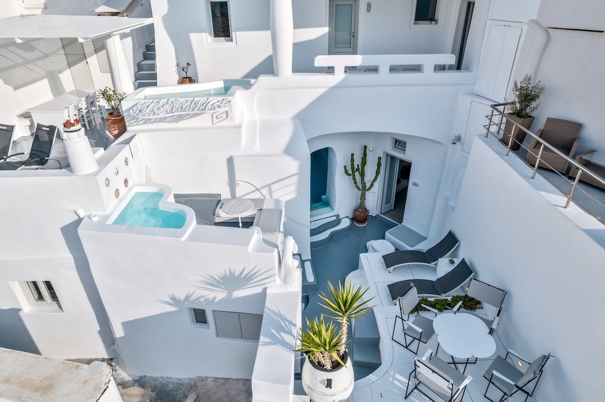 Elegant Duplex | Hot tub | Caldera view| Pool gallery image 3