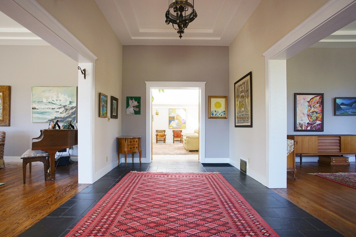 2 BR, 2 bath, huge + palms & art gallery image 5