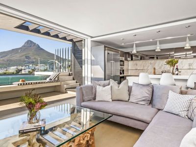 3 Bed Penthouse / Infinity Pool / No Loadshedding