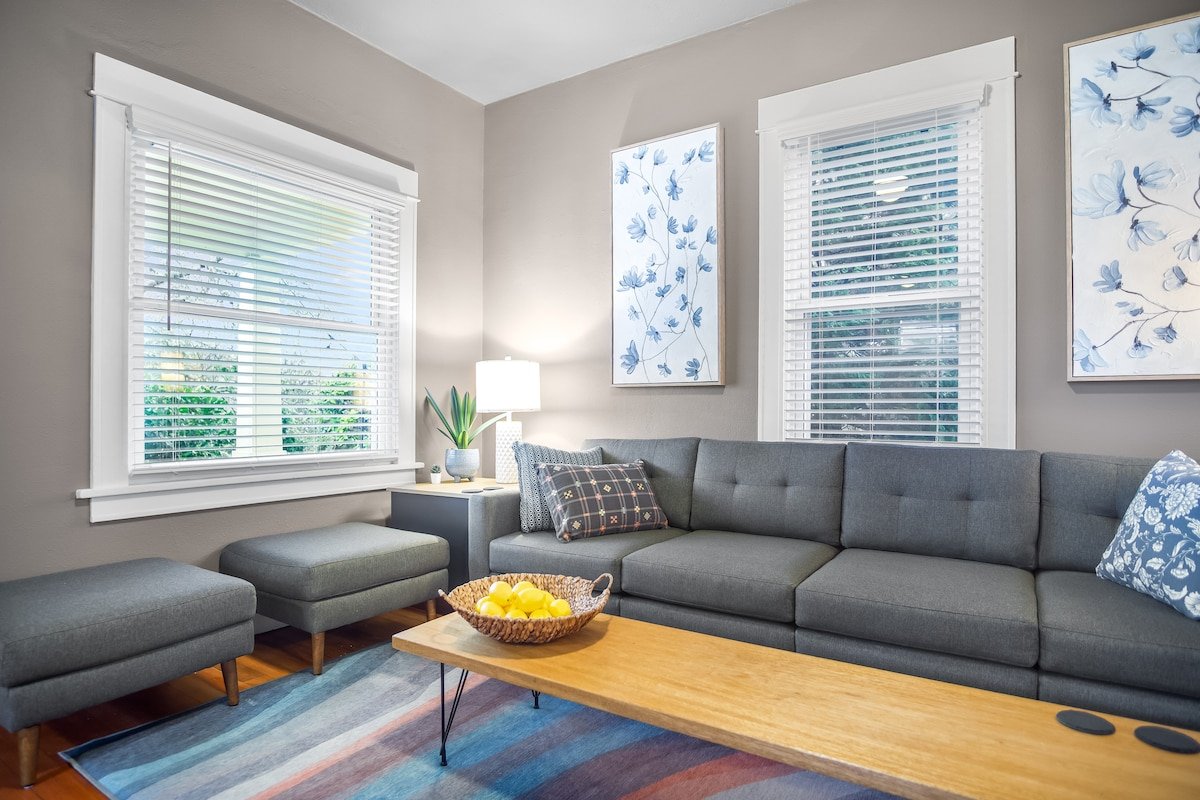 Best Area + Beautiful Yard + AC + Oregon Design gallery image 3