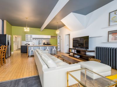 Huge & Sunny 16 BD Home~Arcade~Event Space~Theater