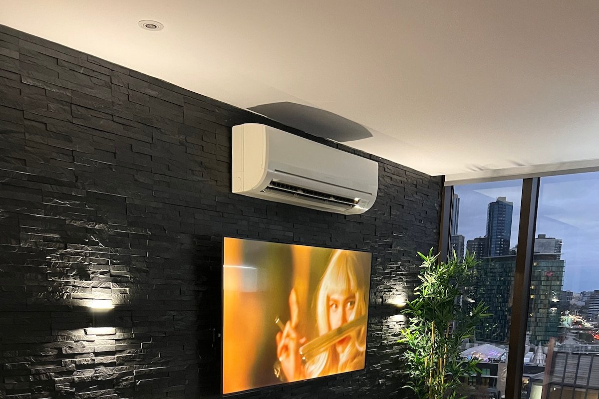 Melbourne Hot Spot – Lovely 2 Bedroom apartment gallery image 4