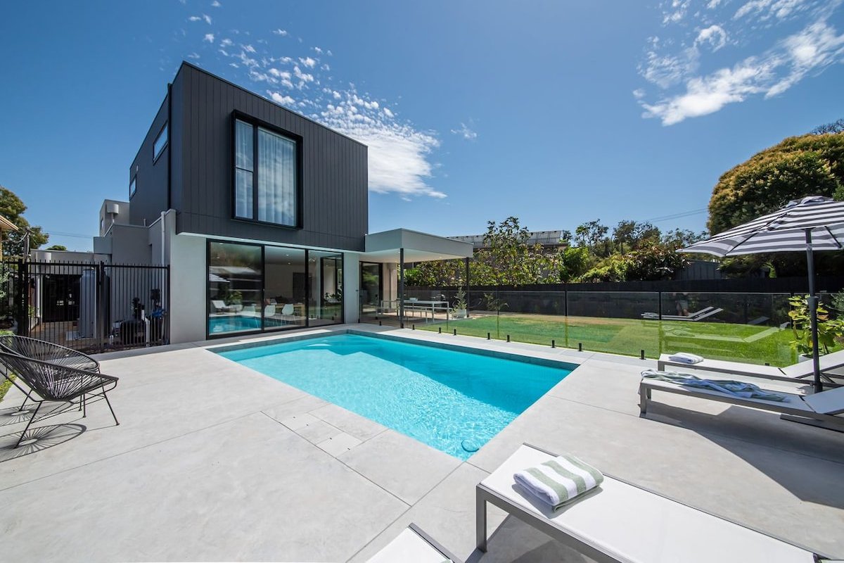 Bayleaf Beauty in Blairgowrie with pool gallery image 2
