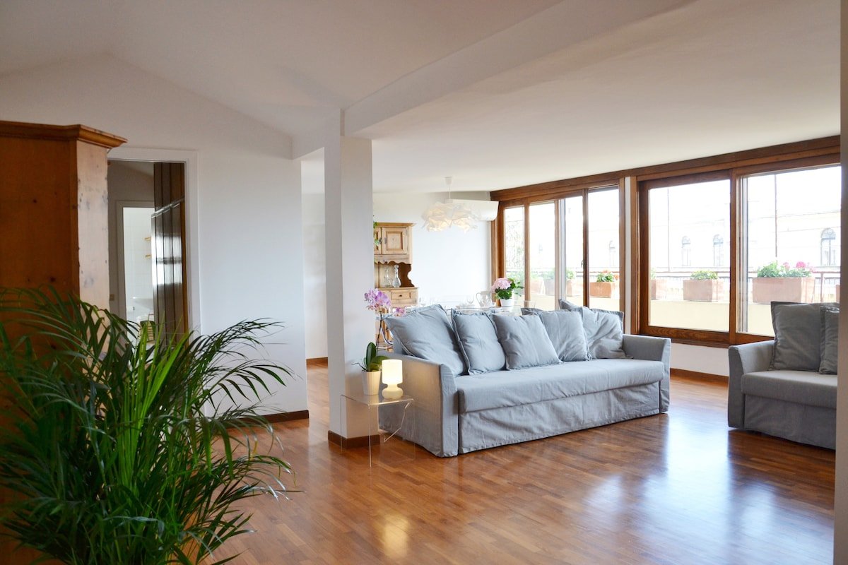 Penthouse with view near the Colosseum gallery image 3