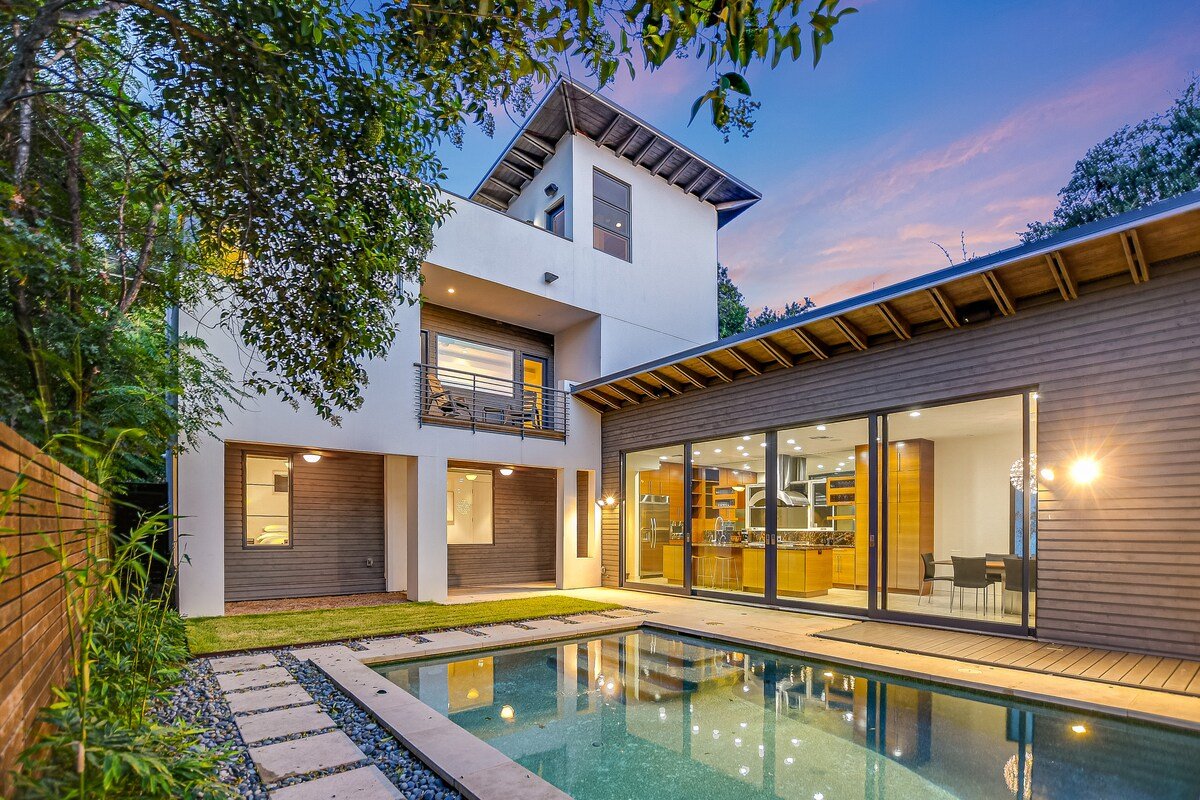 SoCo Heated Pool w Rooftop Hot Tub and City Views gallery image 3