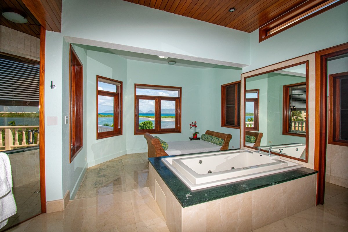 2 Pools/2 Hot Tubs/2 Golf Carts – 2 min. to Beach gallery image 3