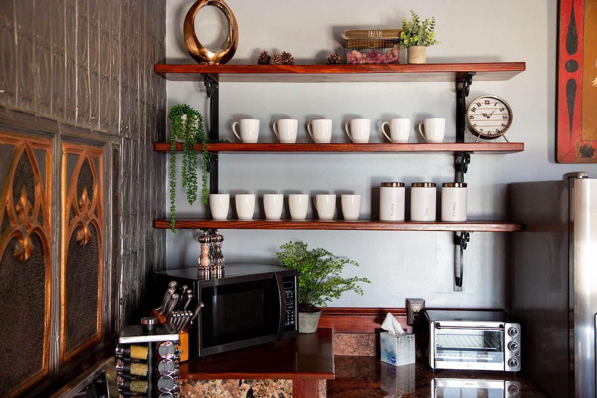 Spacious 4 BR House in Uptown Historic Area gallery image 2