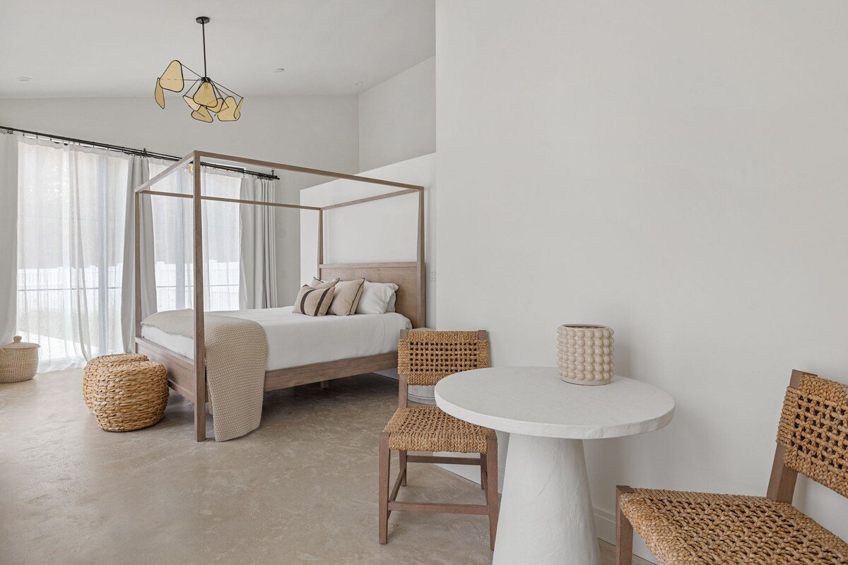 Fab Vacay Home, Pool, Walk to Lake Michigan Beach gallery image 4