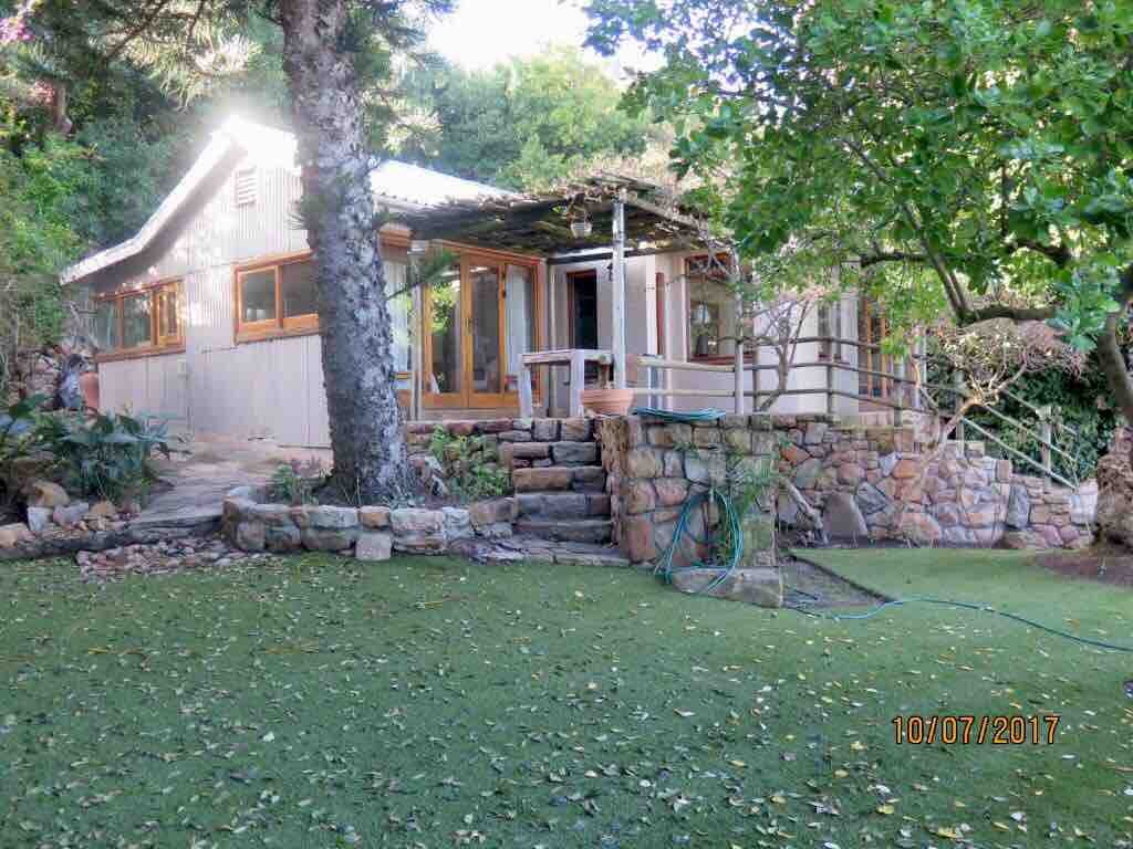 Cosy Cottage in Camps Bay Village gallery image 3