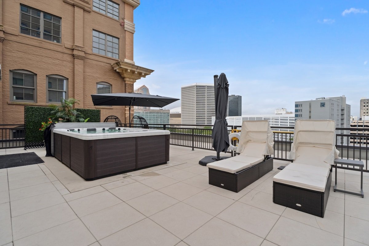 Elegant 5BD Unit, Walk to French Quarter + Pool gallery image 4