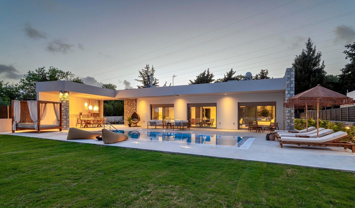 Ruby Paradise gallery image 3