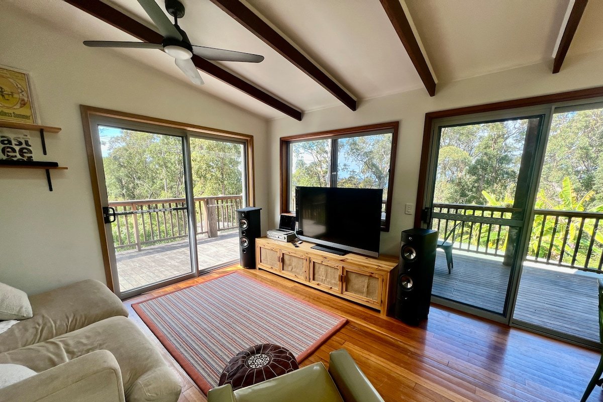 Home Atop The Mountain – 11 acres, Ocean+Lake View gallery image 3