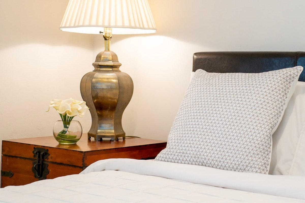 Central Downtown Newport House & Courtesy Parking gallery image 5