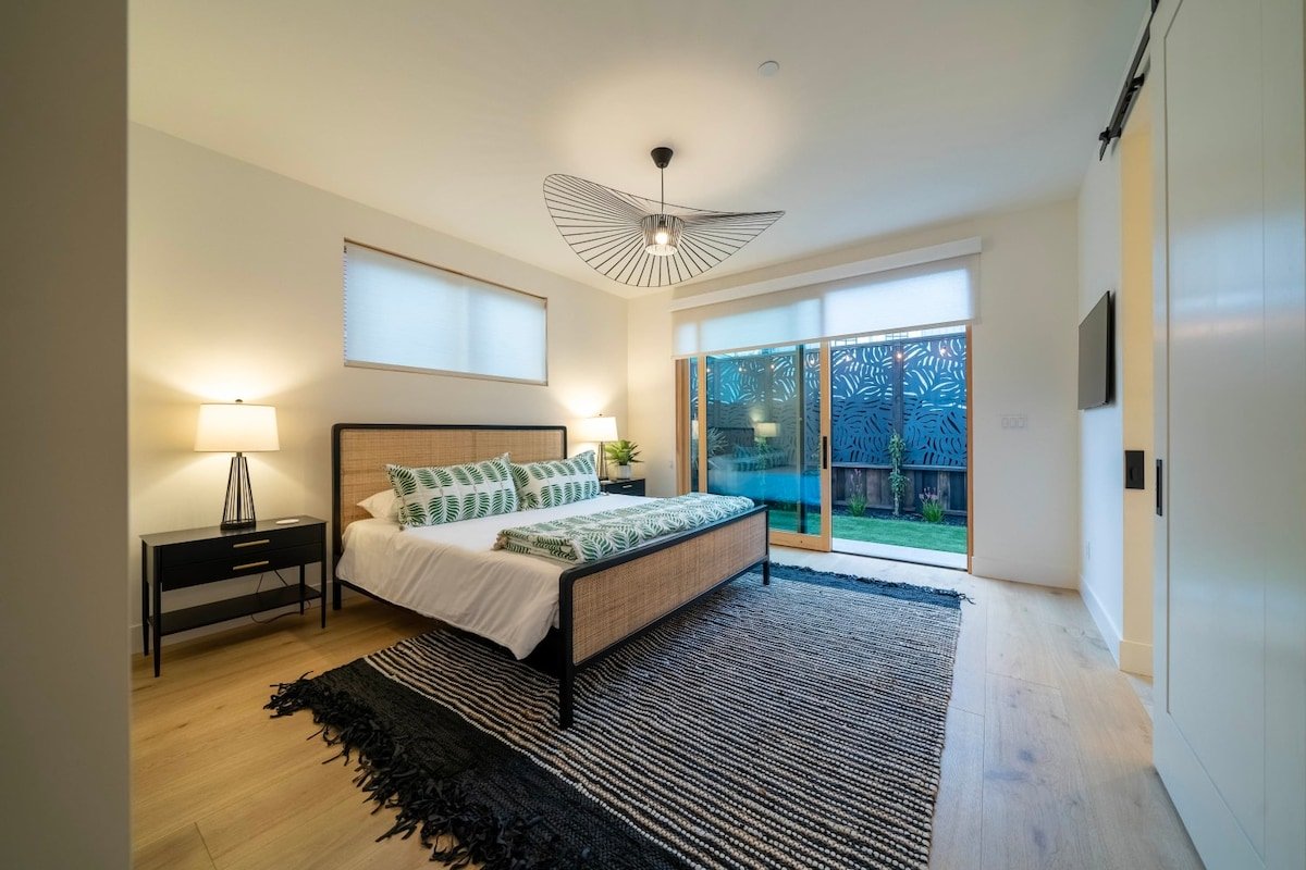 Luxury Home in Capitola Village with Hot Tub! gallery image 4